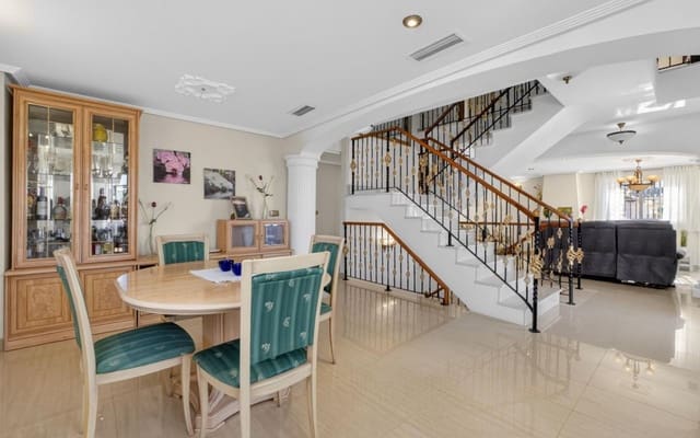 6 soverom Villa til salgs i La Zenia, Orihuela med svømmebasseng garasje - € 839 000 (Ref: 9919010)