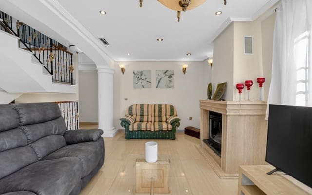 6 soverom Villa til salgs i La Zenia, Orihuela med svømmebasseng garasje - € 839 000 (Ref: 9919010)