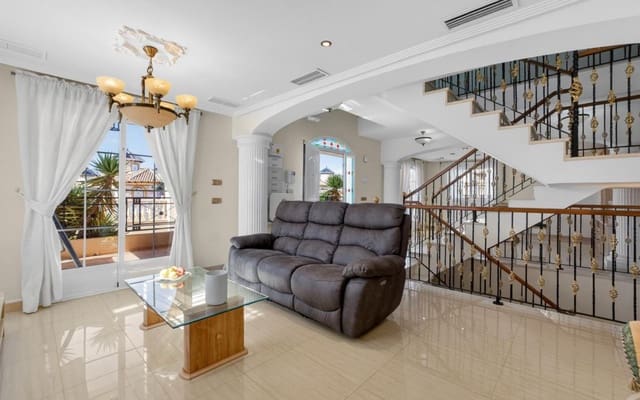 6 soverom Villa til salgs i La Zenia, Orihuela med svømmebasseng garasje - € 839 000 (Ref: 9919010)