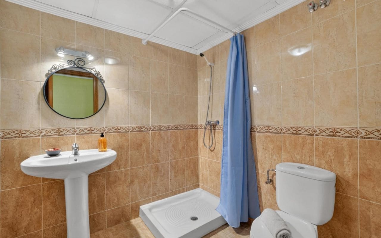 6 bedroom Villa for sale in La Zenia with pool garage - € 839,000 (Ref: 9919010)