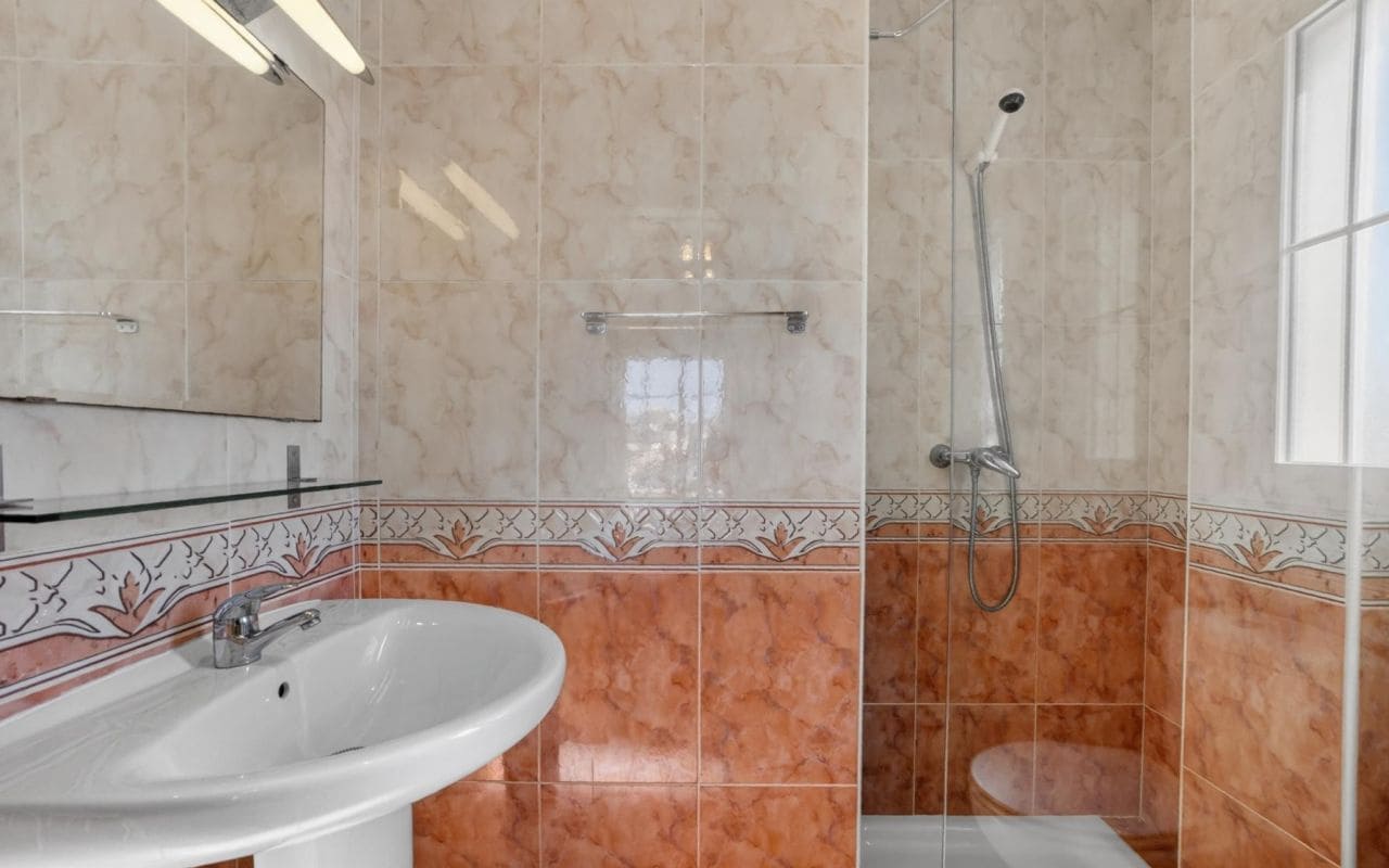 6 bedroom Villa for sale in La Zenia with pool garage - € 839,000 (Ref: 9919010)