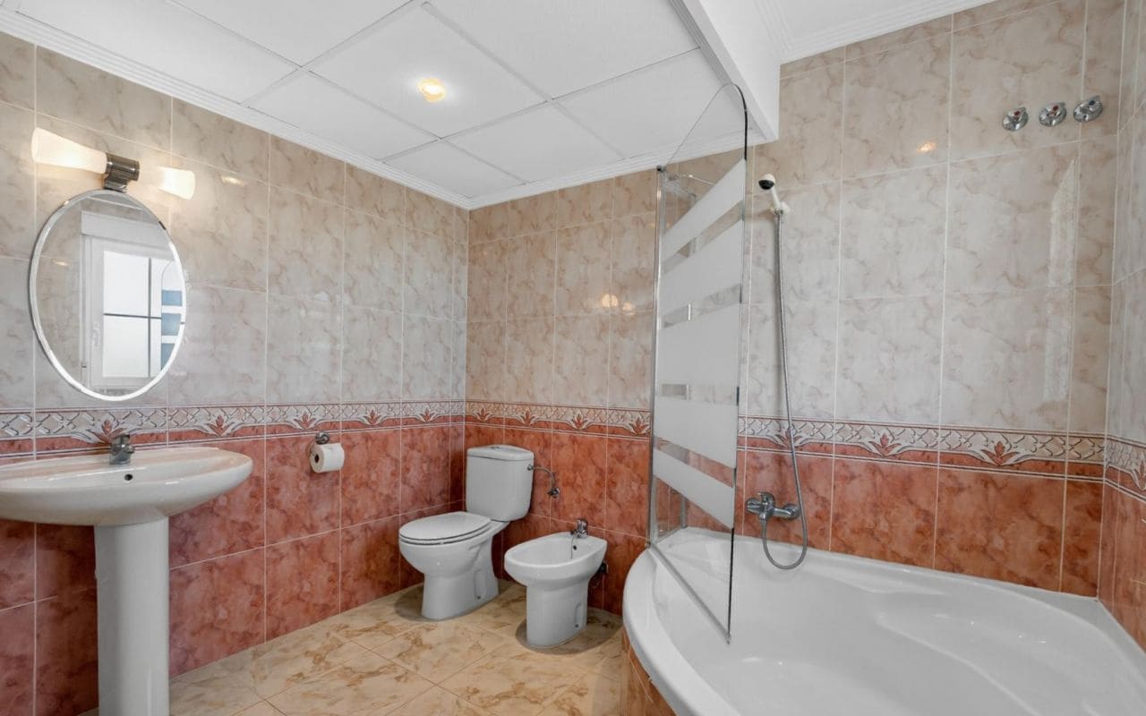 6 bedroom Villa for sale in La Zenia with pool garage - € 839,000 (Ref: 9919010)