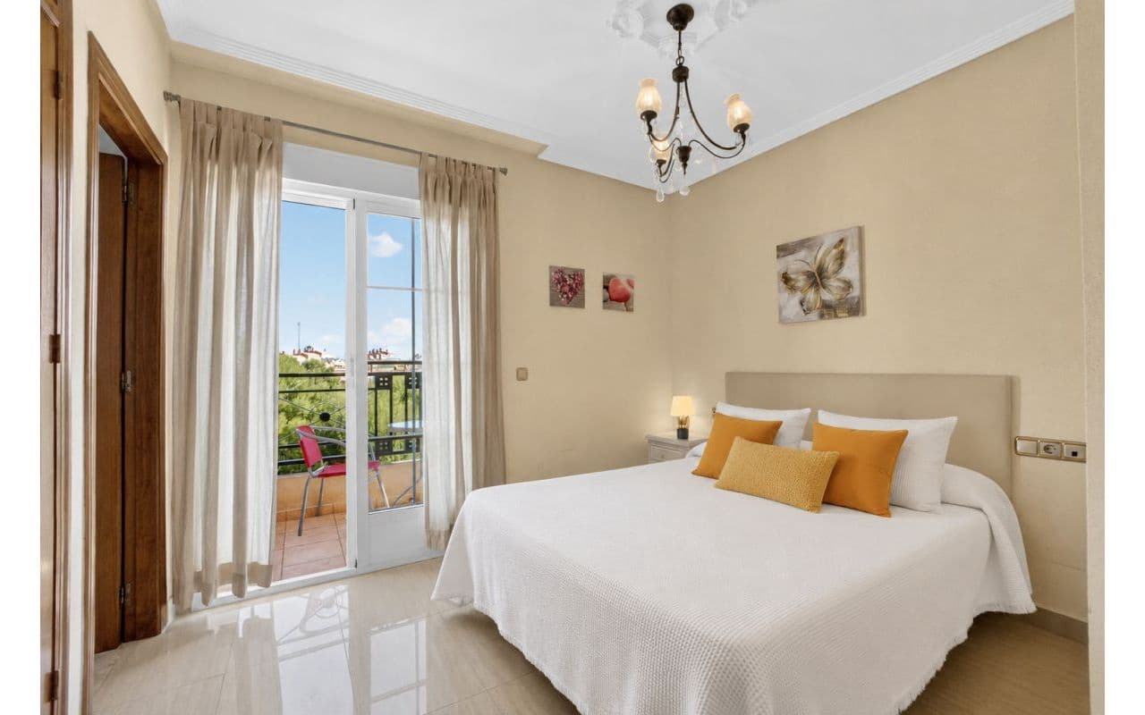 6 bedroom Villa for sale in La Zenia with pool garage - € 839,000 (Ref: 9919010)