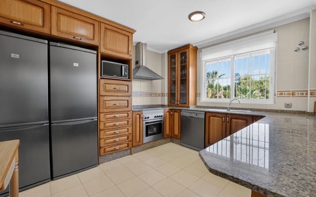 6 soverom Villa til salgs i La Zenia, Orihuela med svømmebasseng garasje - € 839 000 (Ref: 9919010)