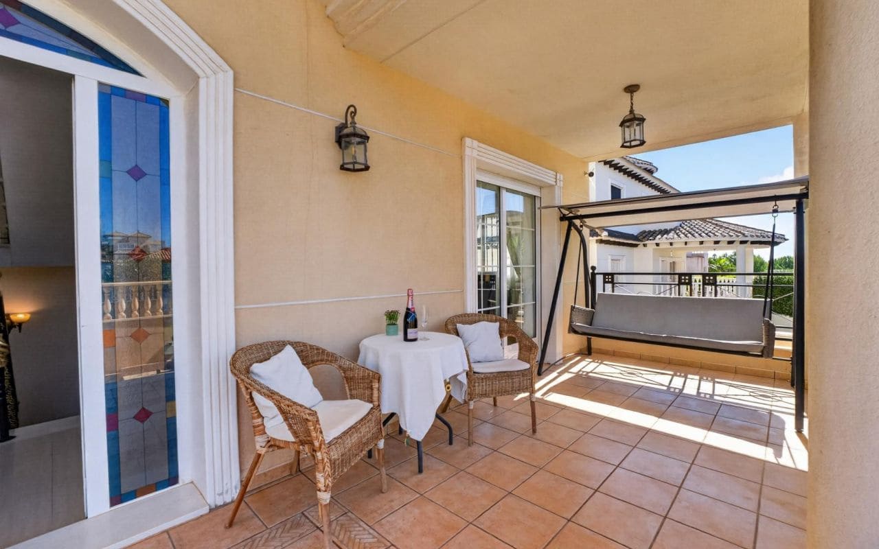 6 bedroom Villa for sale in La Zenia with pool garage - € 839,000 (Ref: 9919010)