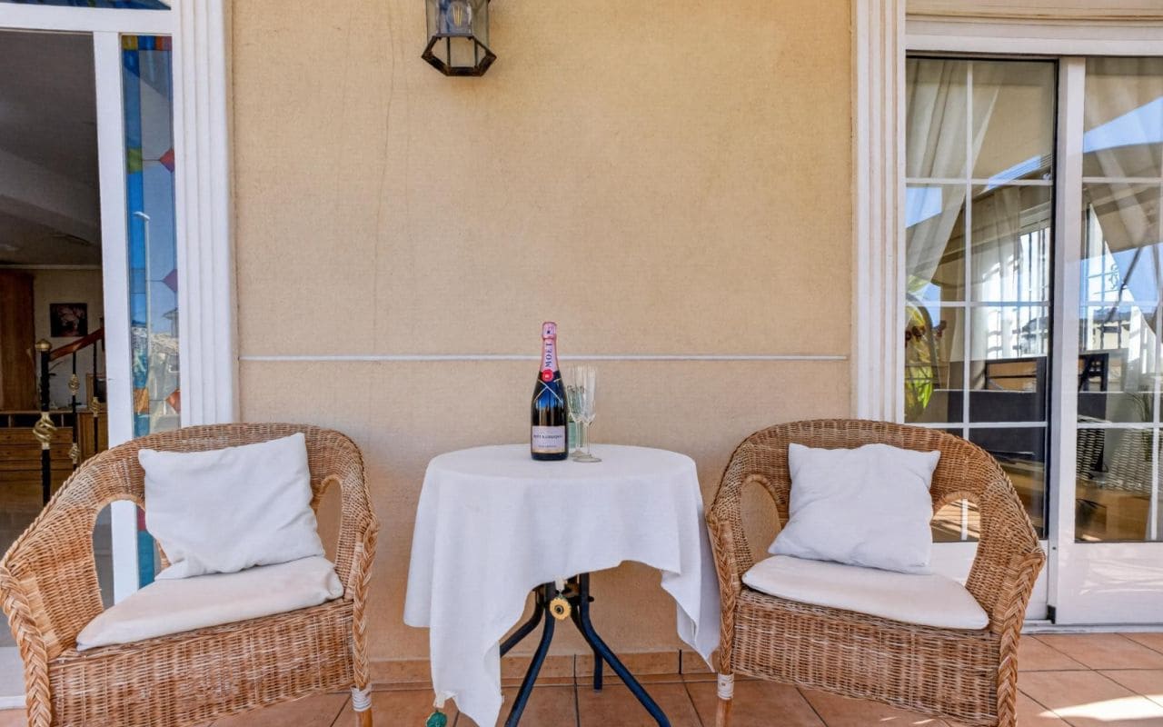 6 bedroom Villa for sale in La Zenia with pool garage - € 839,000 (Ref: 9919010)