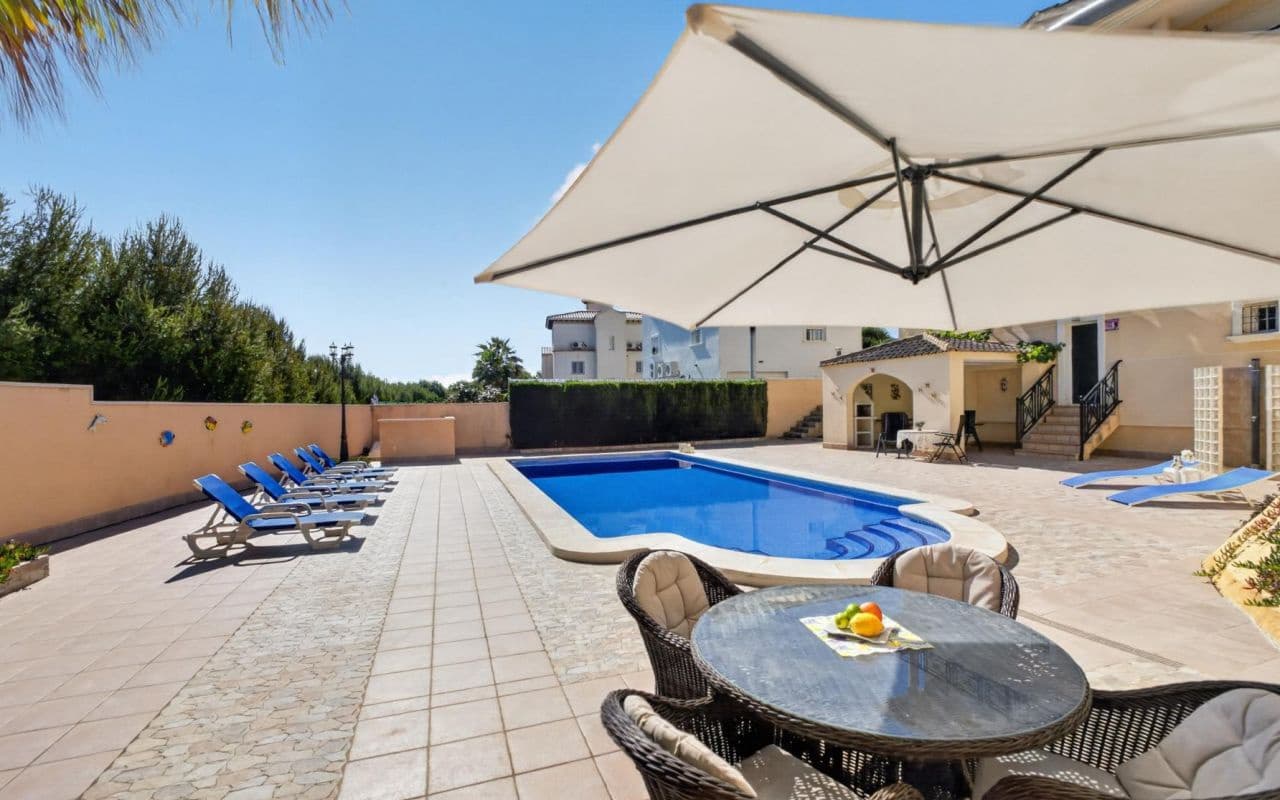 6 bedroom Villa for sale in La Zenia with pool garage - € 839,000 (Ref: 9919010)