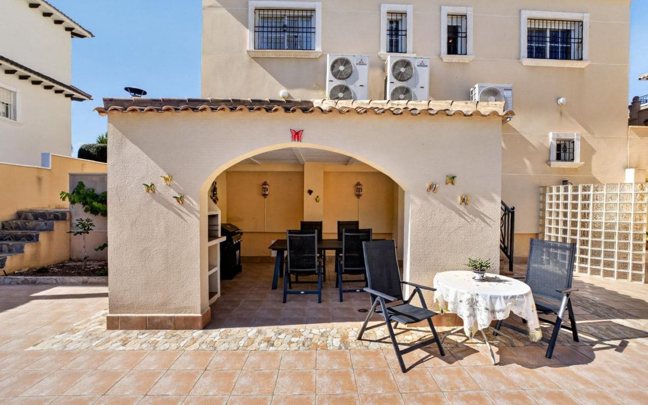 6 bedroom Villa for sale in La Zenia with pool garage - € 839,000 (Ref: 9919010)
