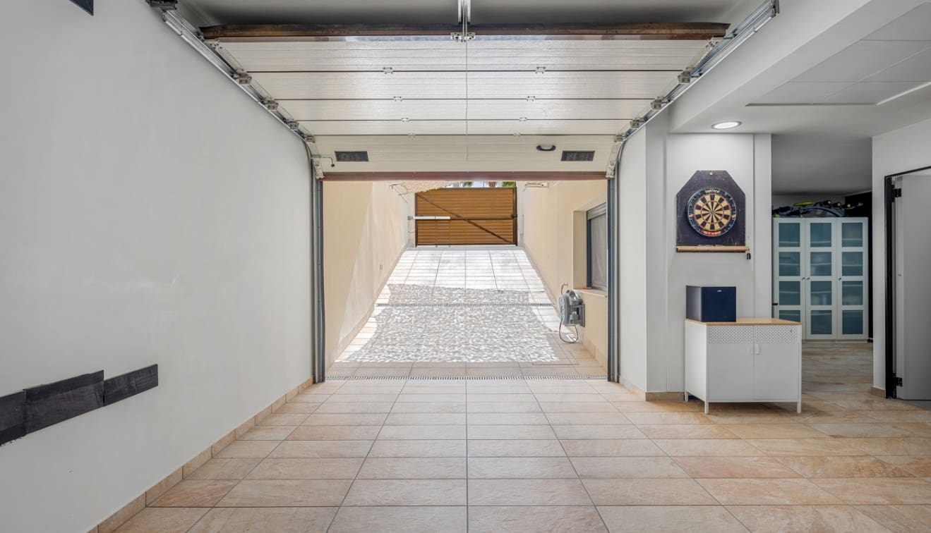 3 soveværelse Villa til salg i Benijofar med swimmingpool garage - € 699.000 (Ref: 9929956)