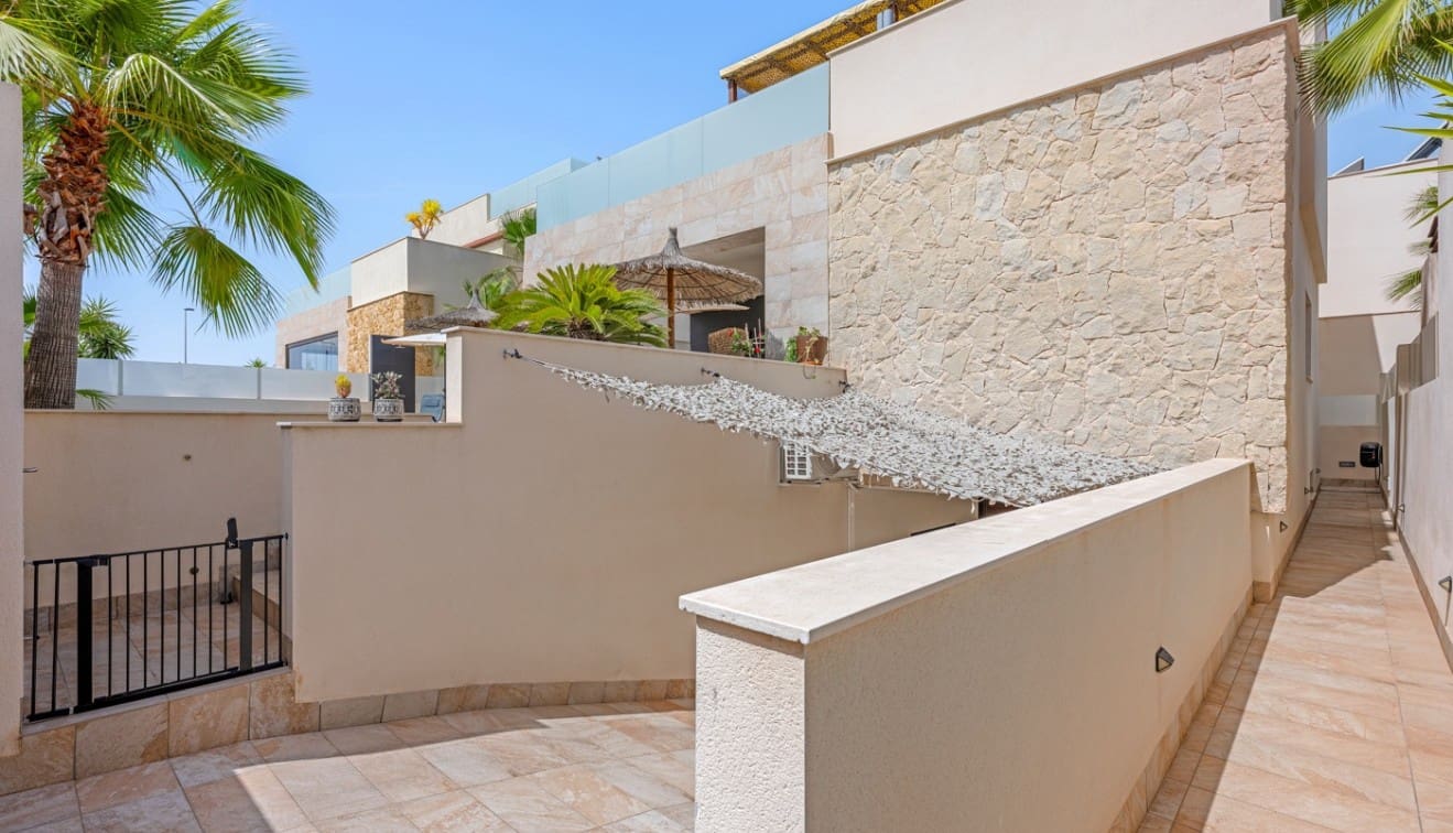 3 soveværelse Villa til salg i Benijofar med swimmingpool garage - € 699.000 (Ref: 9929956)