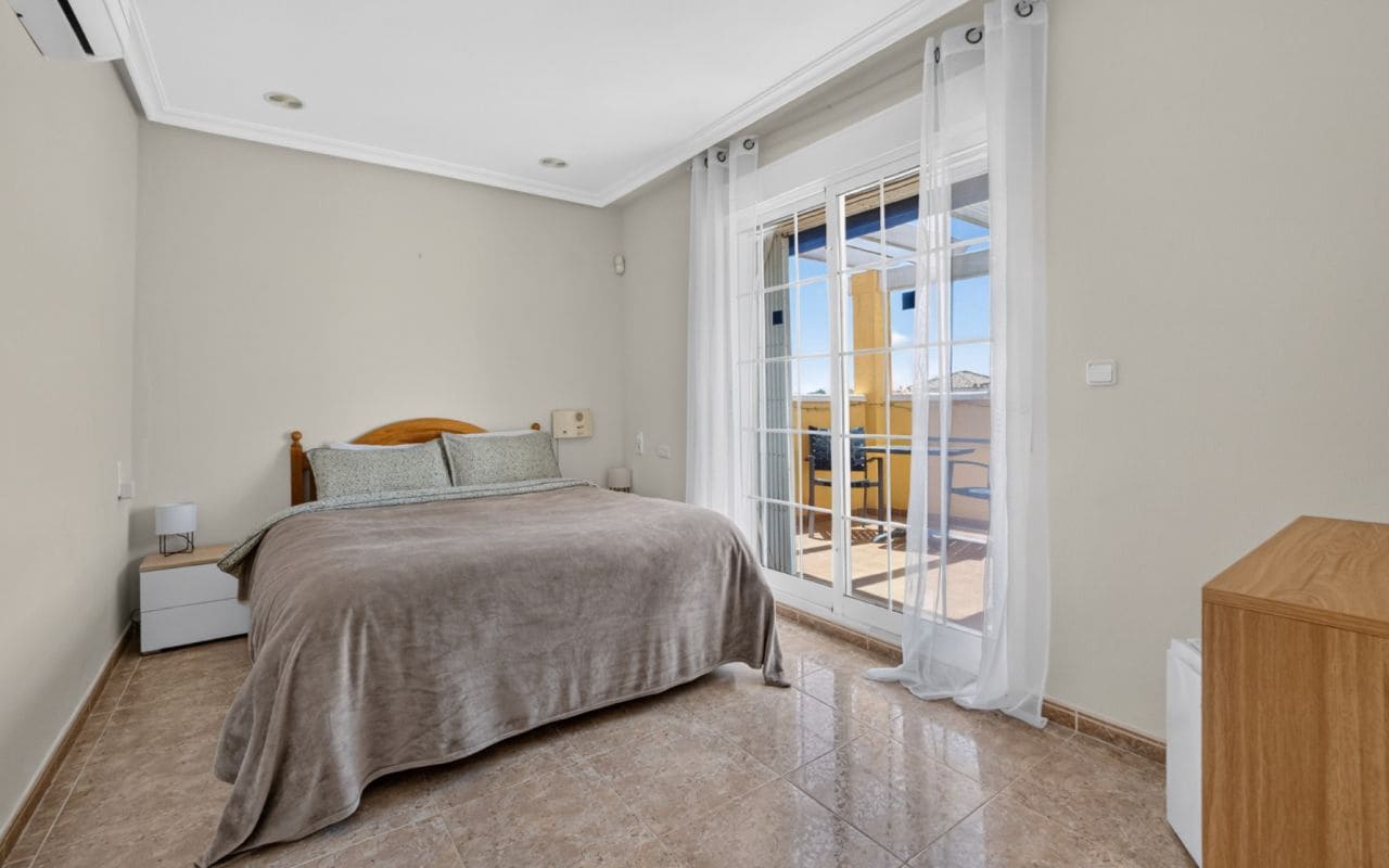 3 bedroom Villa for sale in Orihuela Costa with pool - € 299,000 (Ref: 9935009)