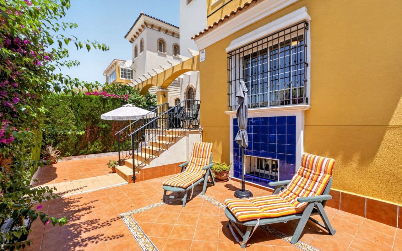 3 bedroom Villa for sale in Orihuela Costa with pool - € 299,000 (Ref: 9935009)