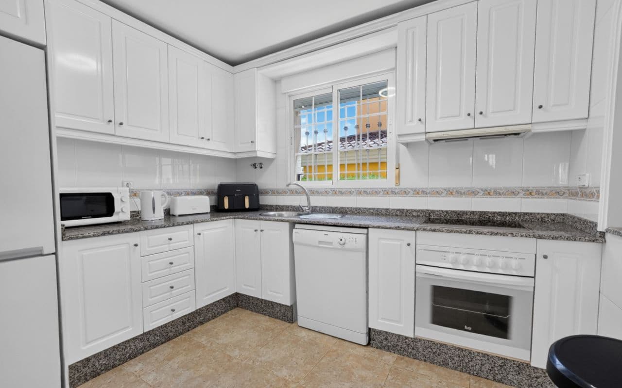 3 bedroom Villa for sale in Orihuela Costa with pool - € 299,000 (Ref: 9935009)