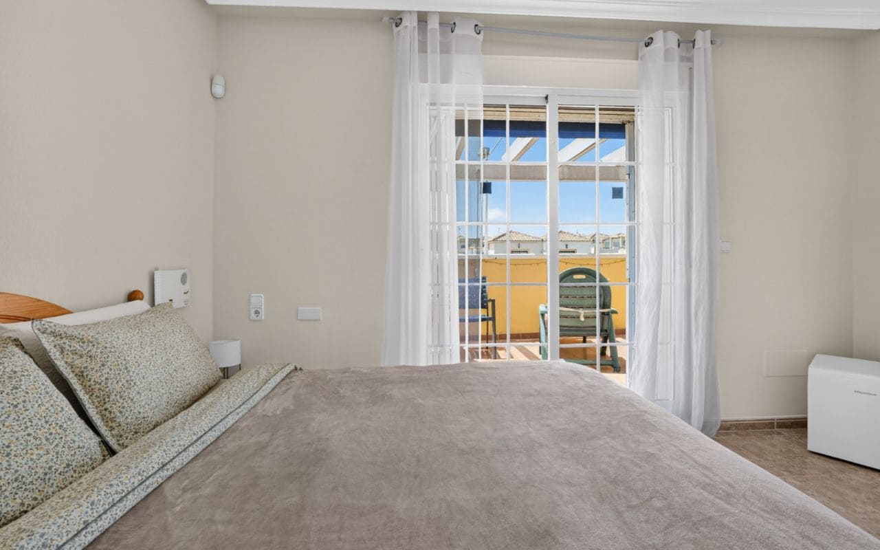 3 bedroom Villa for sale in Orihuela Costa with pool - € 299,000 (Ref: 9935009)