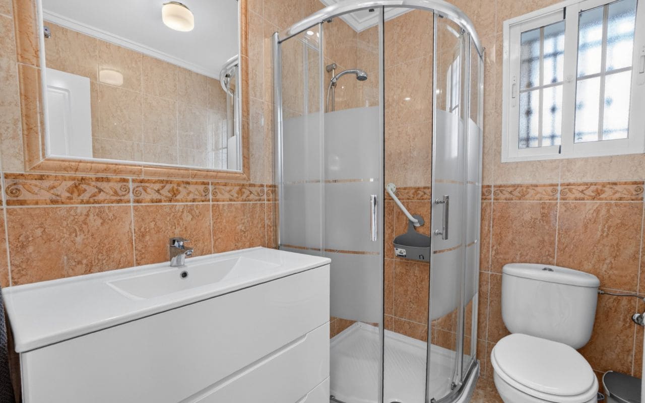 3 bedroom Villa for sale in Orihuela Costa with pool - € 299,000 (Ref: 9935009)