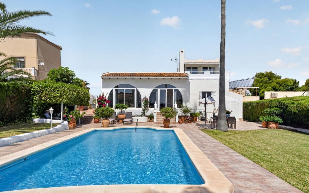 3 sovrum Villa till salu i Torrevieja med pool - 499 000 € (Ref: 9938713)