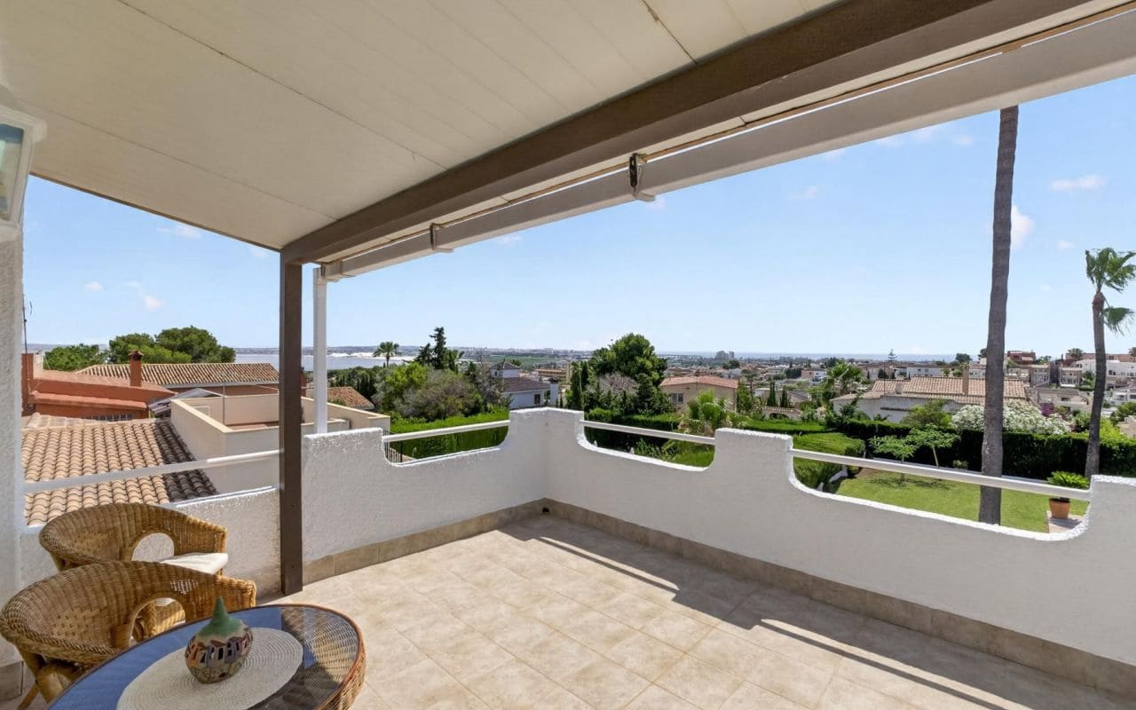 3 sovrum Villa till salu i Torrevieja med pool - 499 000 € (Ref: 9938713)