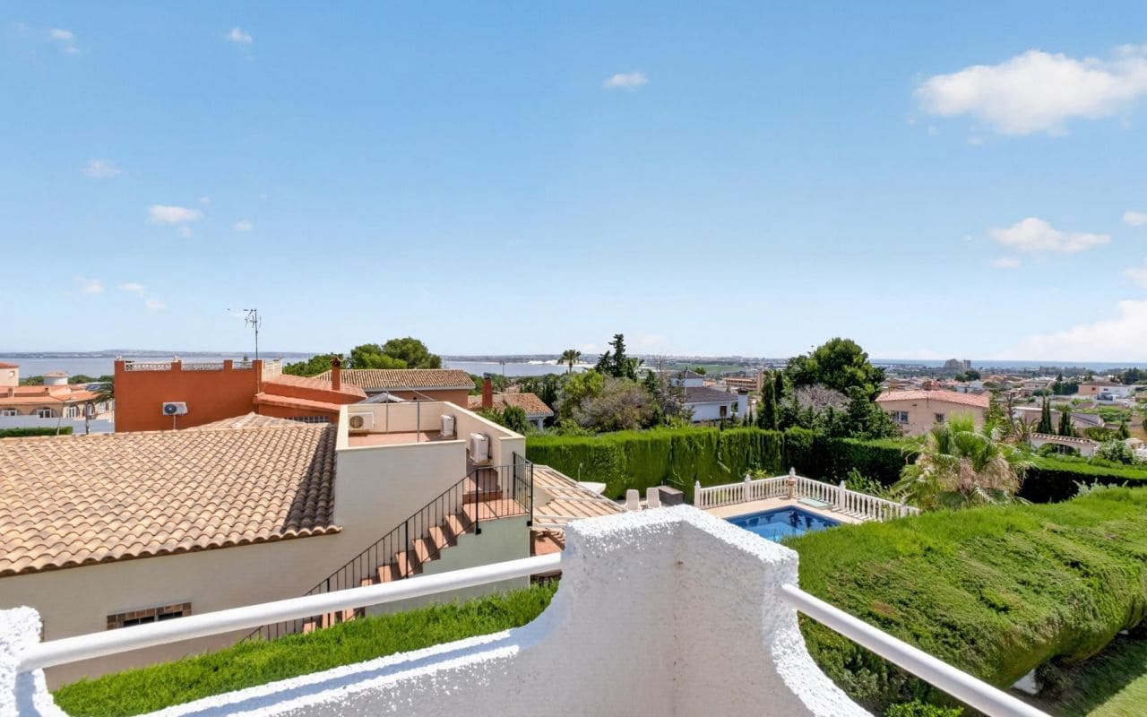 3 sovrum Villa till salu i Torrevieja med pool - 499 000 € (Ref: 9938713)
