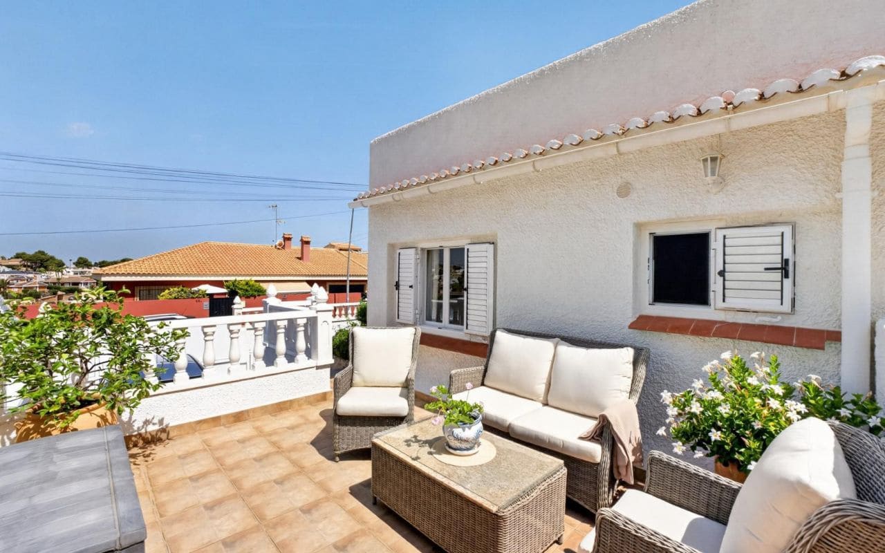 3 sovrum Villa till salu i Torrevieja med pool - 499 000 € (Ref: 9938713)