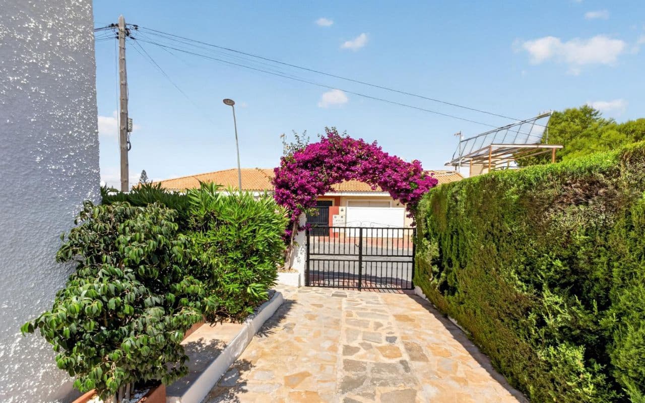 3 sovrum Villa till salu i Torrevieja med pool - 499 000 € (Ref: 9938713)