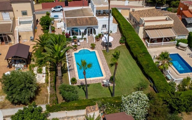 3 sovrum Villa till salu i Torrevieja med pool - 499 000 € (Ref: 9938713)