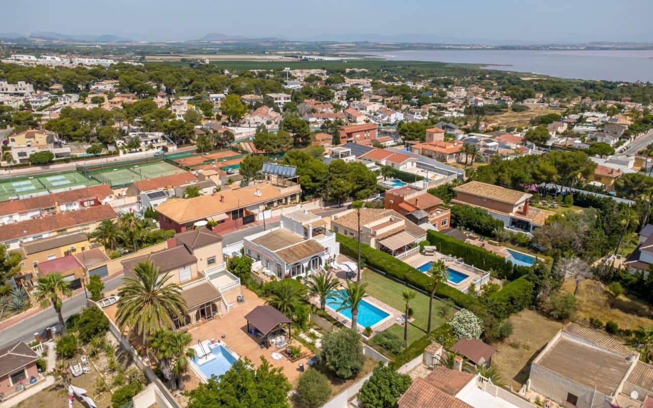3 sovrum Villa till salu i Torrevieja med pool - 499 000 € (Ref: 9938713)