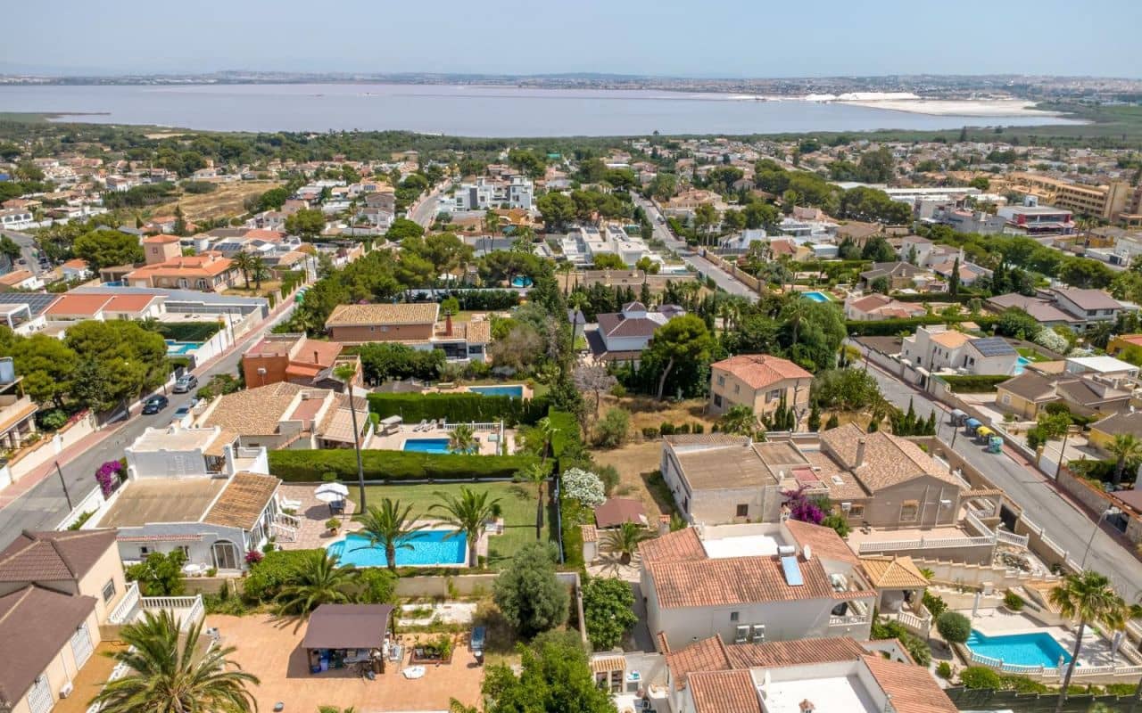 3 sovrum Villa till salu i Torrevieja med pool - 499 000 € (Ref: 9938713)