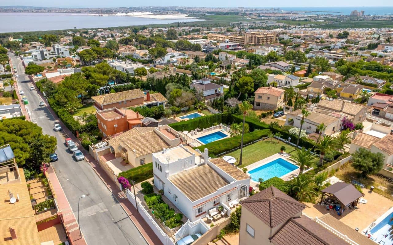 3 sovrum Villa till salu i Torrevieja med pool - 499 000 € (Ref: 9938713)