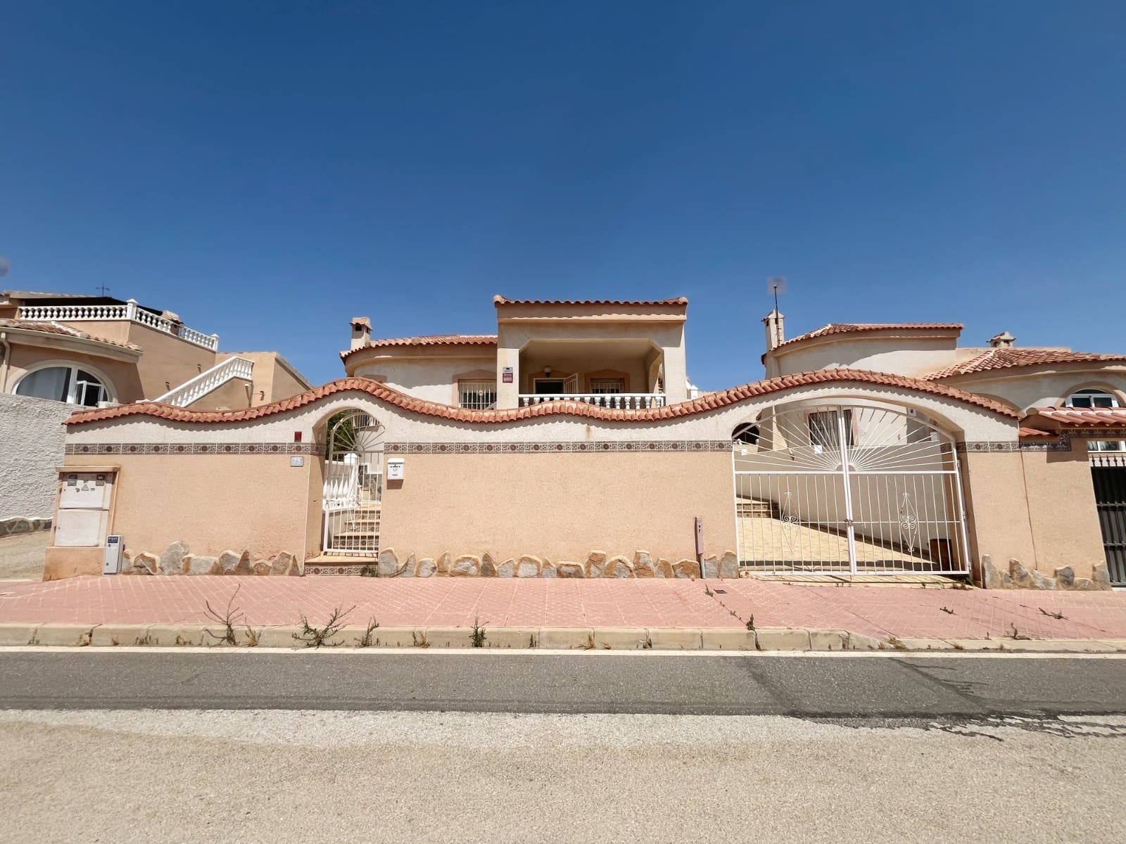 2 soveværelse Villa til salg i Ciudad Quesada med swimmingpool - € 285.000 (Ref: 9940850)