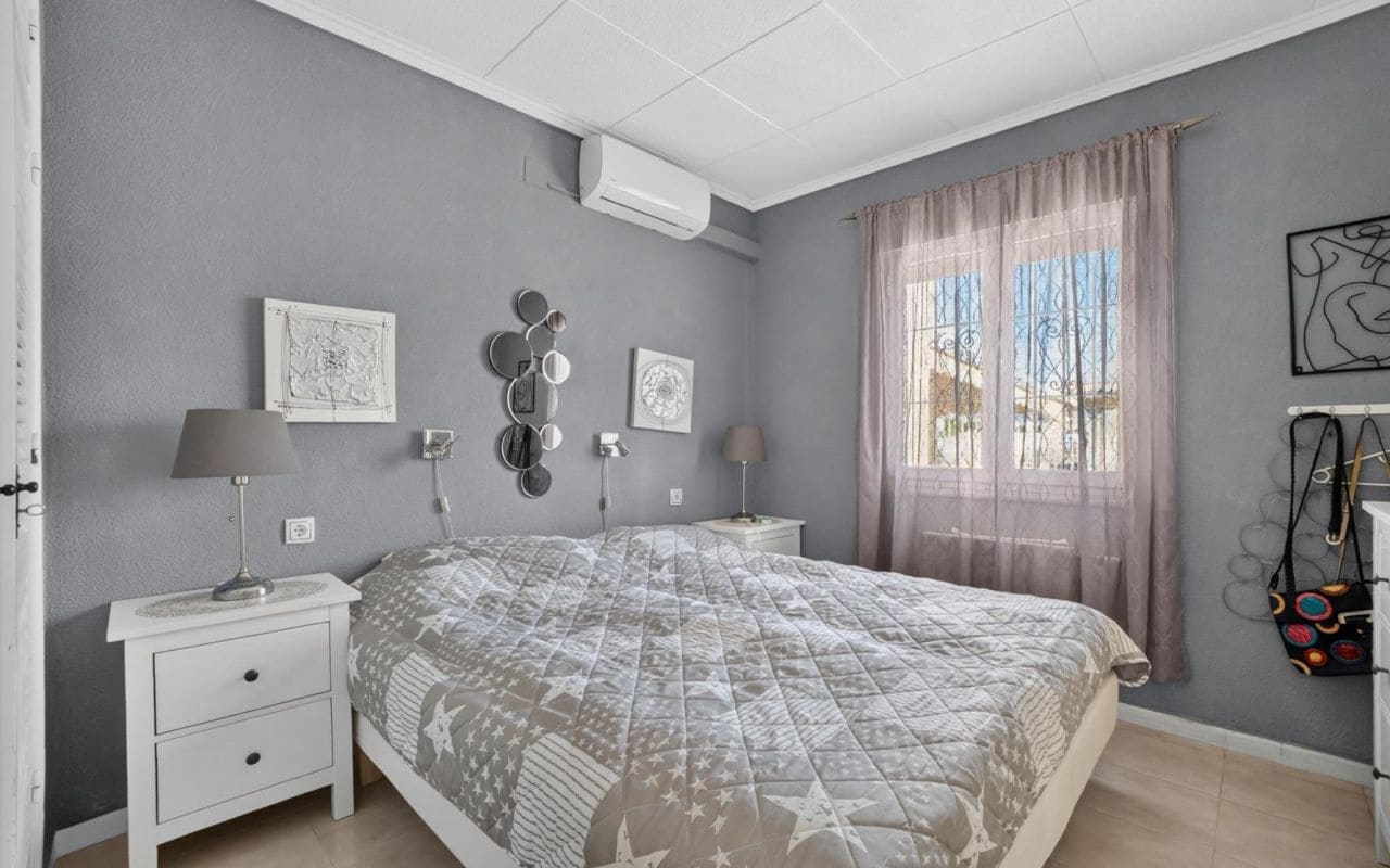 3 chambre Villa/Maison à vendre à Torrevieja avec piscine garage - 359 000 € (Ref: 9950514)