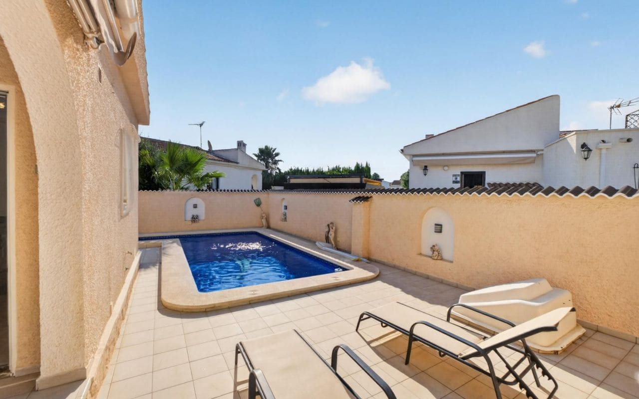 3 chambre Villa/Maison à vendre à Torrevieja avec piscine garage - 359 000 € (Ref: 9950514)