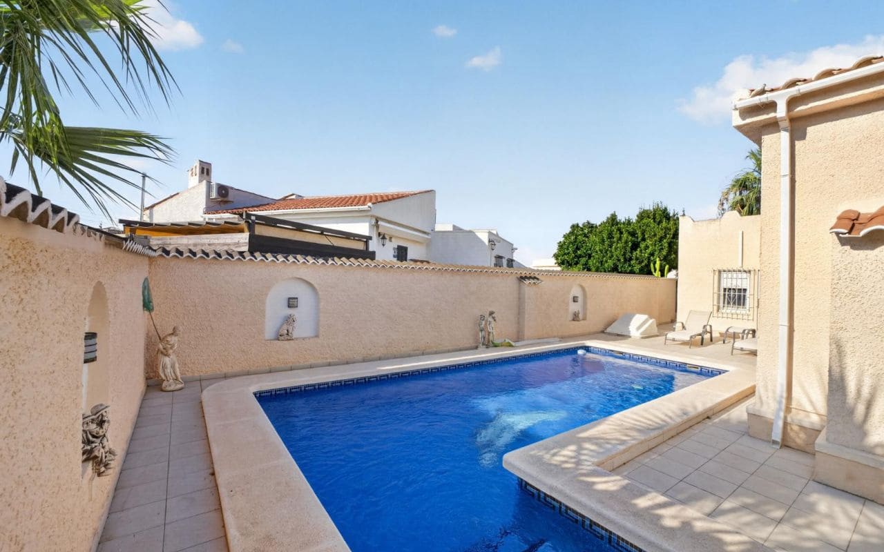 3 chambre Villa/Maison à vendre à Torrevieja avec piscine garage - 359 000 € (Ref: 9950514)