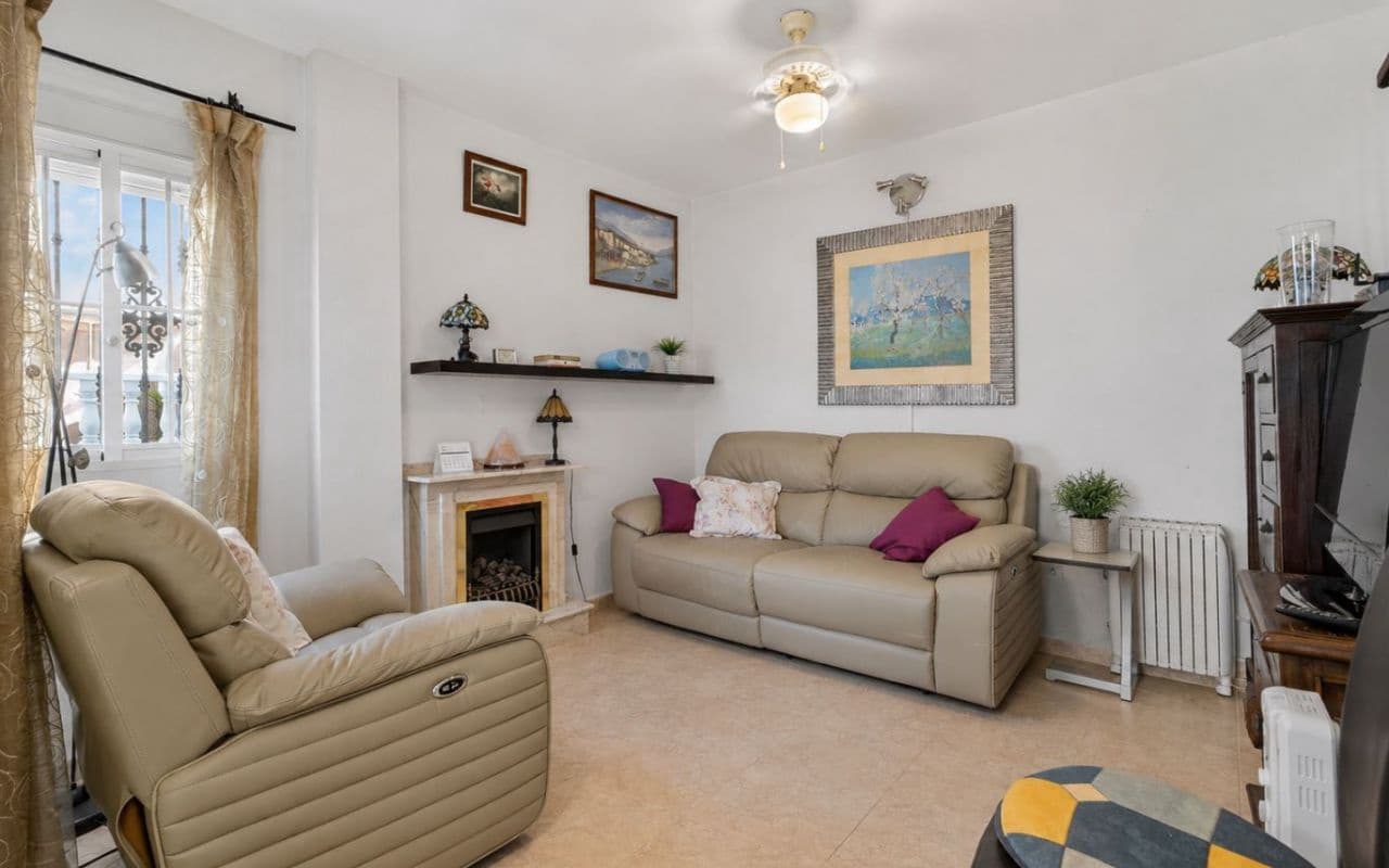 2 soveværelse Rækkehus til salg i Torrevieja med swimmingpool - € 189.000 (Ref: 9953075)