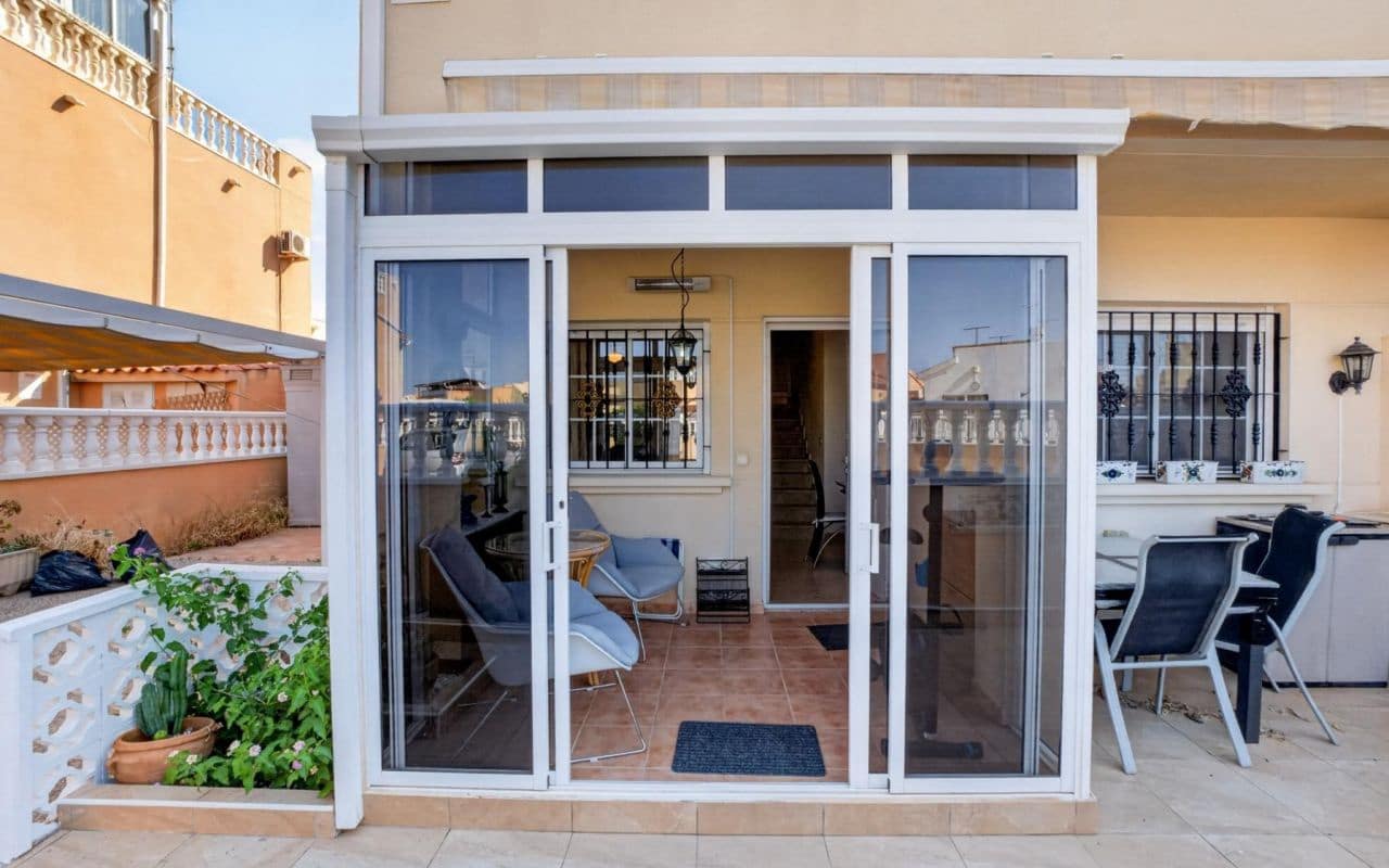 2 soveværelse Rækkehus til salg i Torrevieja med swimmingpool - € 189.000 (Ref: 9953075)