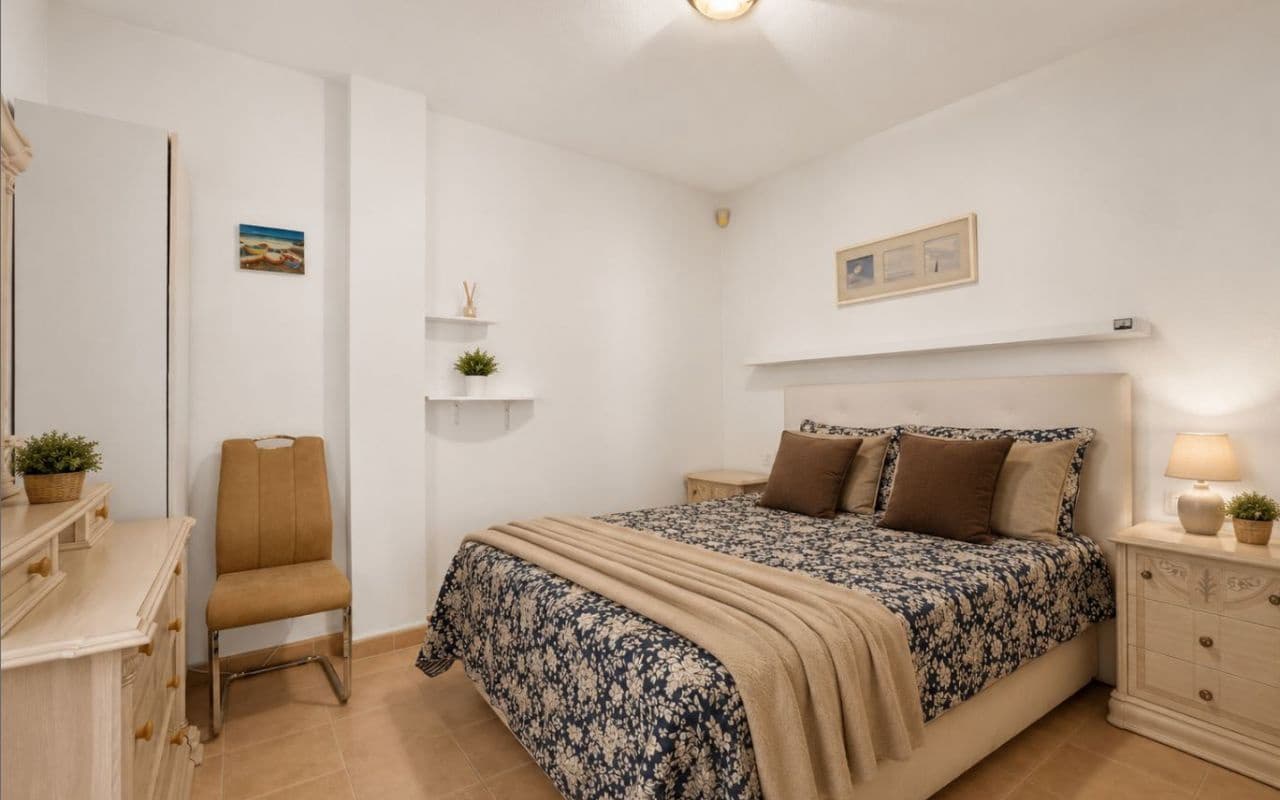 2 soveværelse Rækkehus til salg i Torrevieja med swimmingpool - € 189.000 (Ref: 9953075)