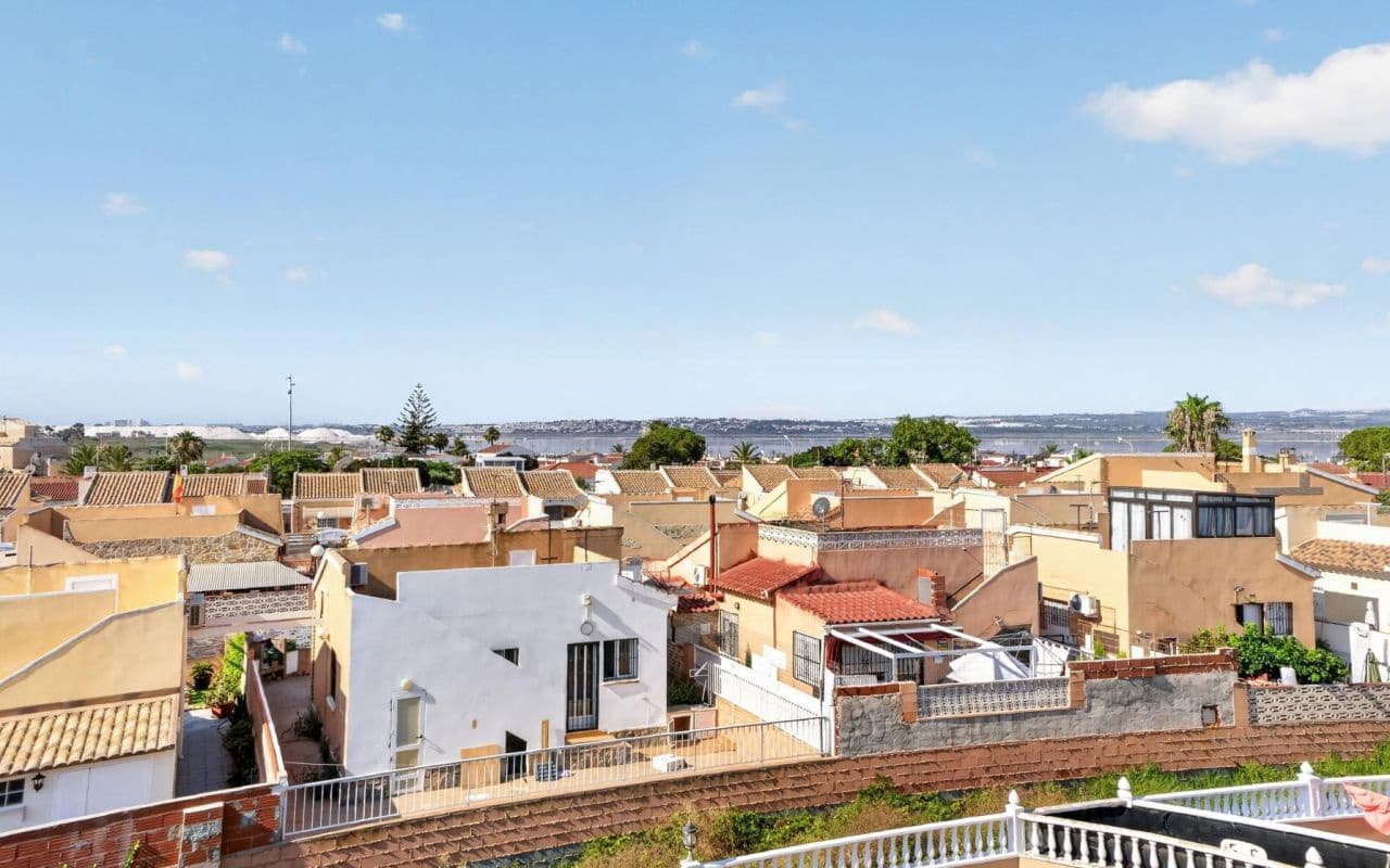 2 soveværelse Rækkehus til salg i Torrevieja med swimmingpool - € 189.000 (Ref: 9953075)