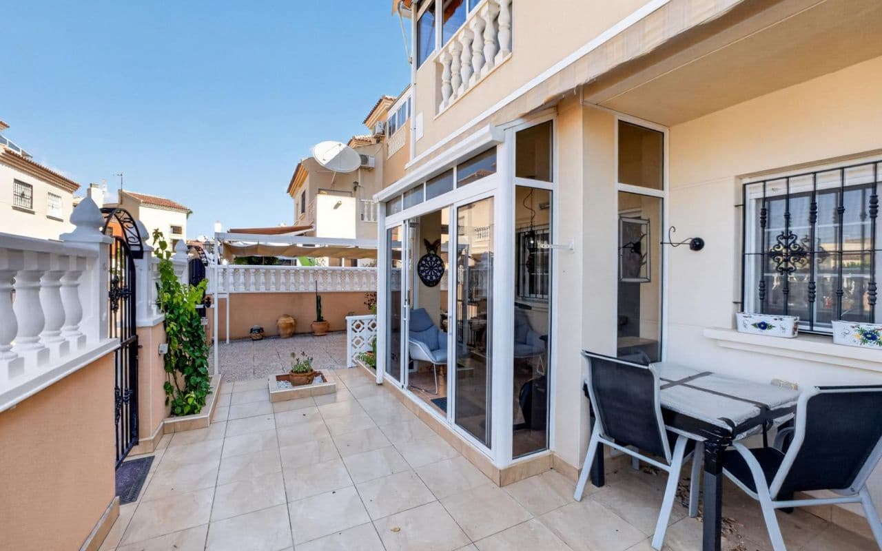 2 soveværelse Rækkehus til salg i Torrevieja med swimmingpool - € 189.000 (Ref: 9953075)