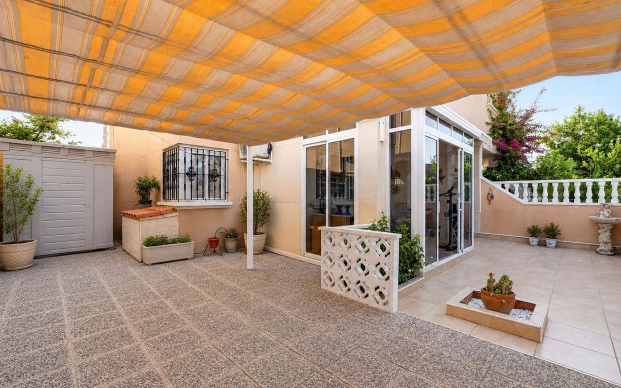 2 soveværelse Rækkehus til salg i Torrevieja med swimmingpool - € 189.000 (Ref: 9953075)