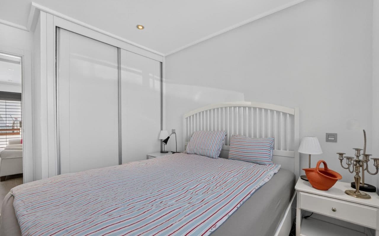 3 sypialnia Dom na sprzedaż w Torrevieja z basenem - 323 000 € (Ref: 9953246)