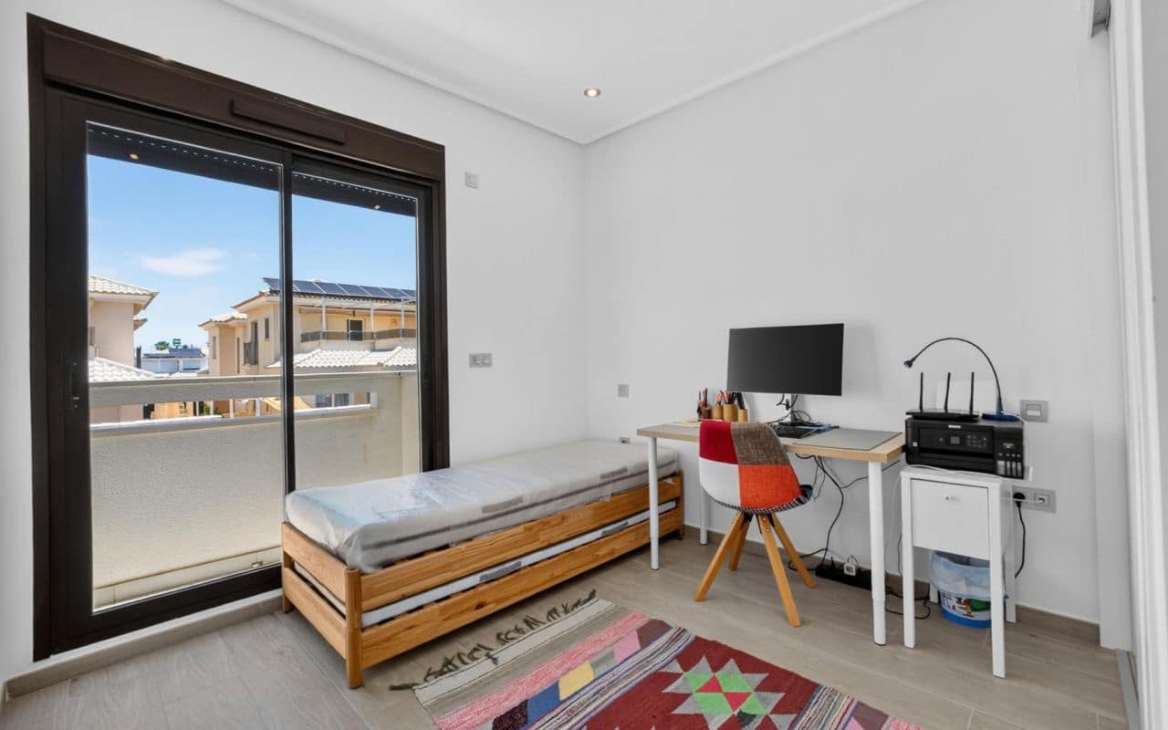 3 sypialnia Dom na sprzedaż w Torrevieja z basenem - 323 000 € (Ref: 9953246)