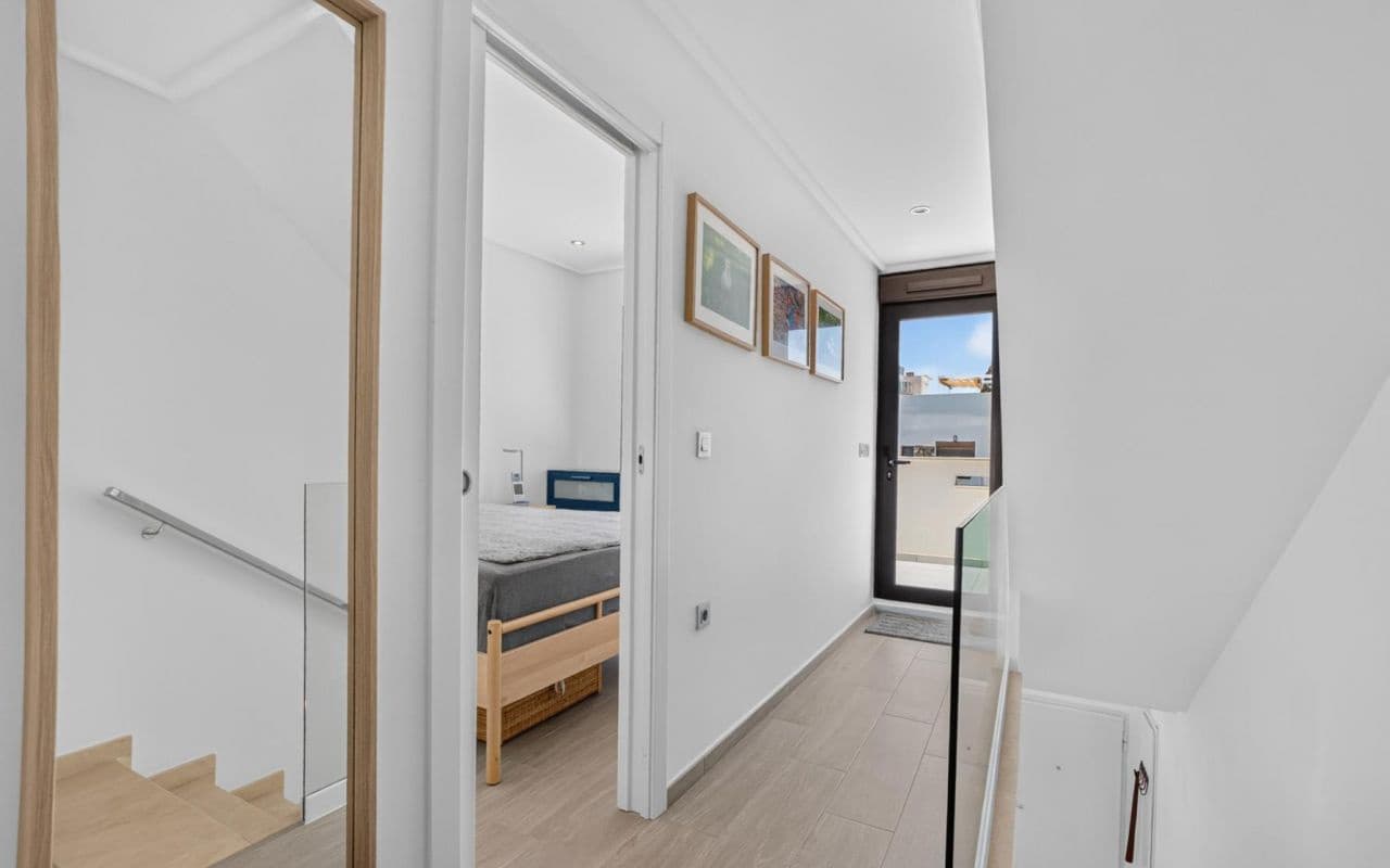 3 sypialnia Dom na sprzedaż w Torrevieja z basenem - 323 000 € (Ref: 9953246)