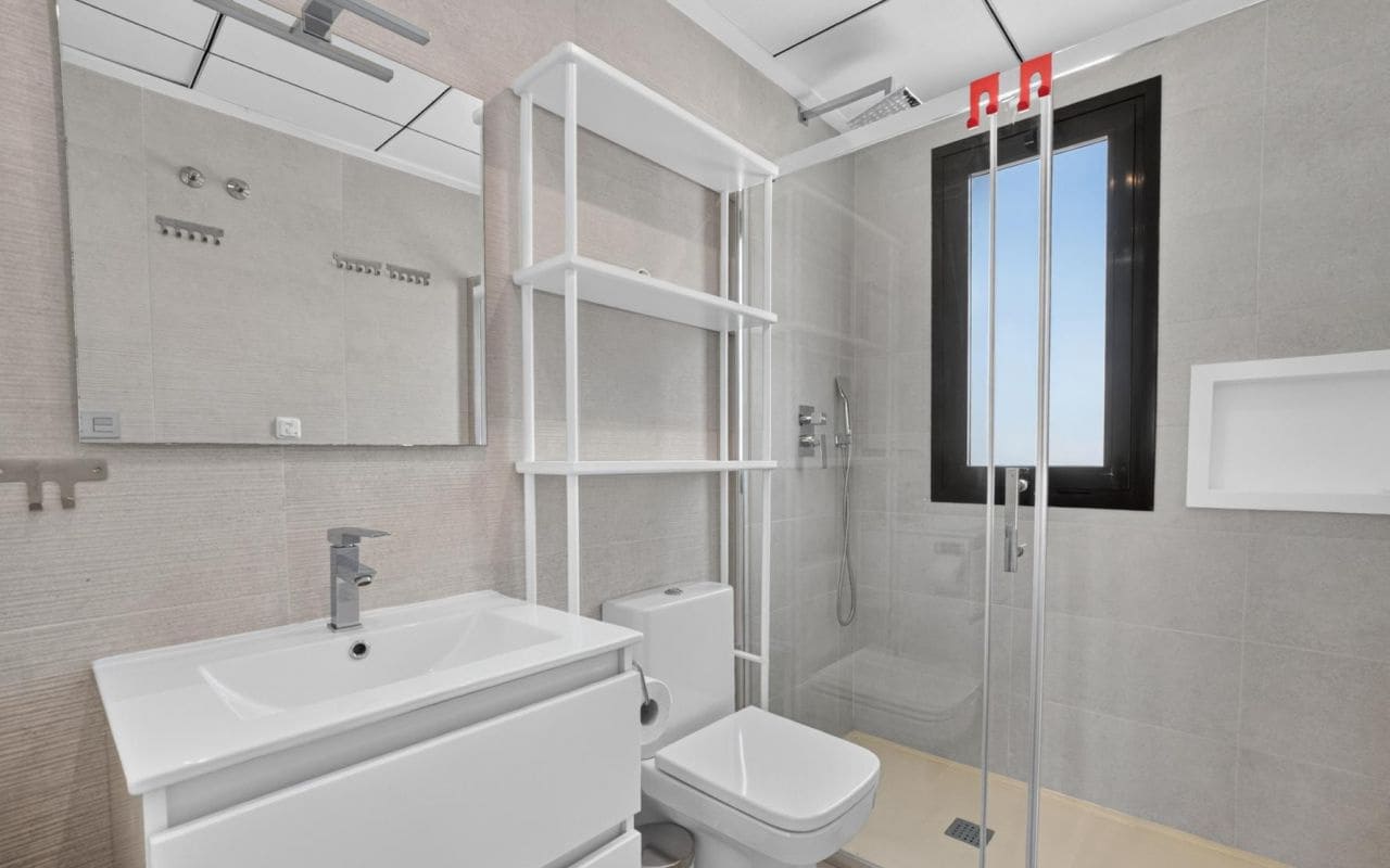 3 sypialnia Dom na sprzedaż w Torrevieja z basenem - 323 000 € (Ref: 9953246)