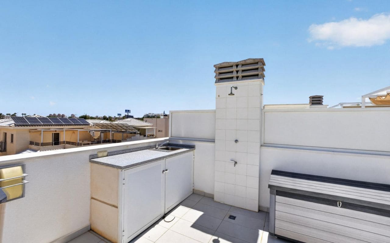 3 sypialnia Dom na sprzedaż w Torrevieja z basenem - 323 000 € (Ref: 9953246)
