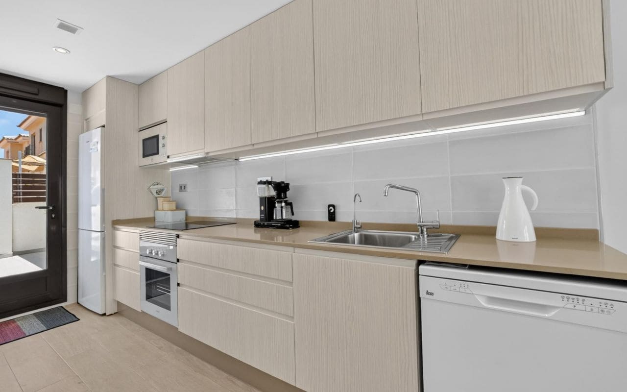 3 sypialnia Dom na sprzedaż w Torrevieja z basenem - 323 000 € (Ref: 9953246)