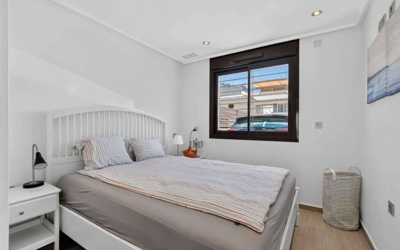 3 sypialnia Dom na sprzedaż w Torrevieja z basenem - 323 000 € (Ref: 9953246)