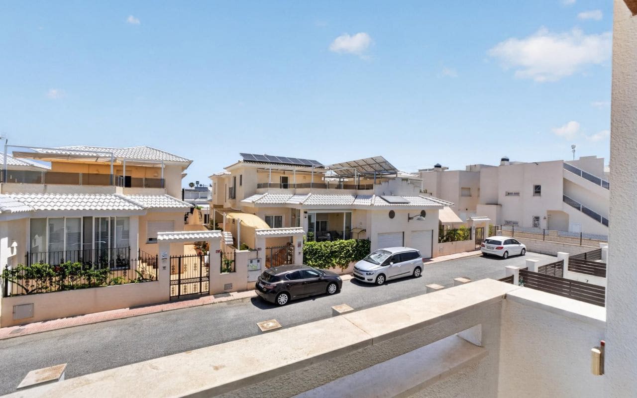 3 sypialnia Dom na sprzedaż w Torrevieja z basenem - 323 000 € (Ref: 9953246)