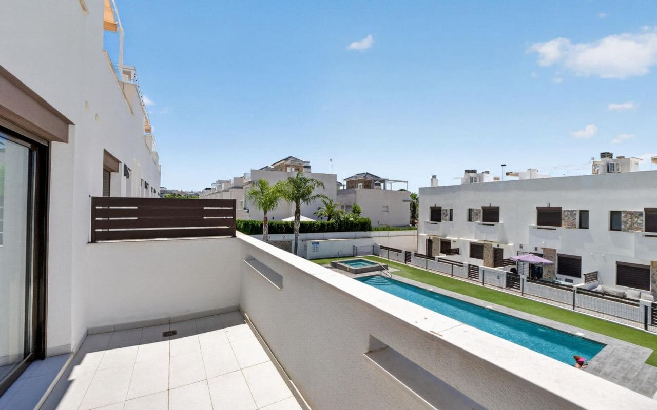 3 sypialnia Dom na sprzedaż w Torrevieja z basenem - 323 000 € (Ref: 9953246)