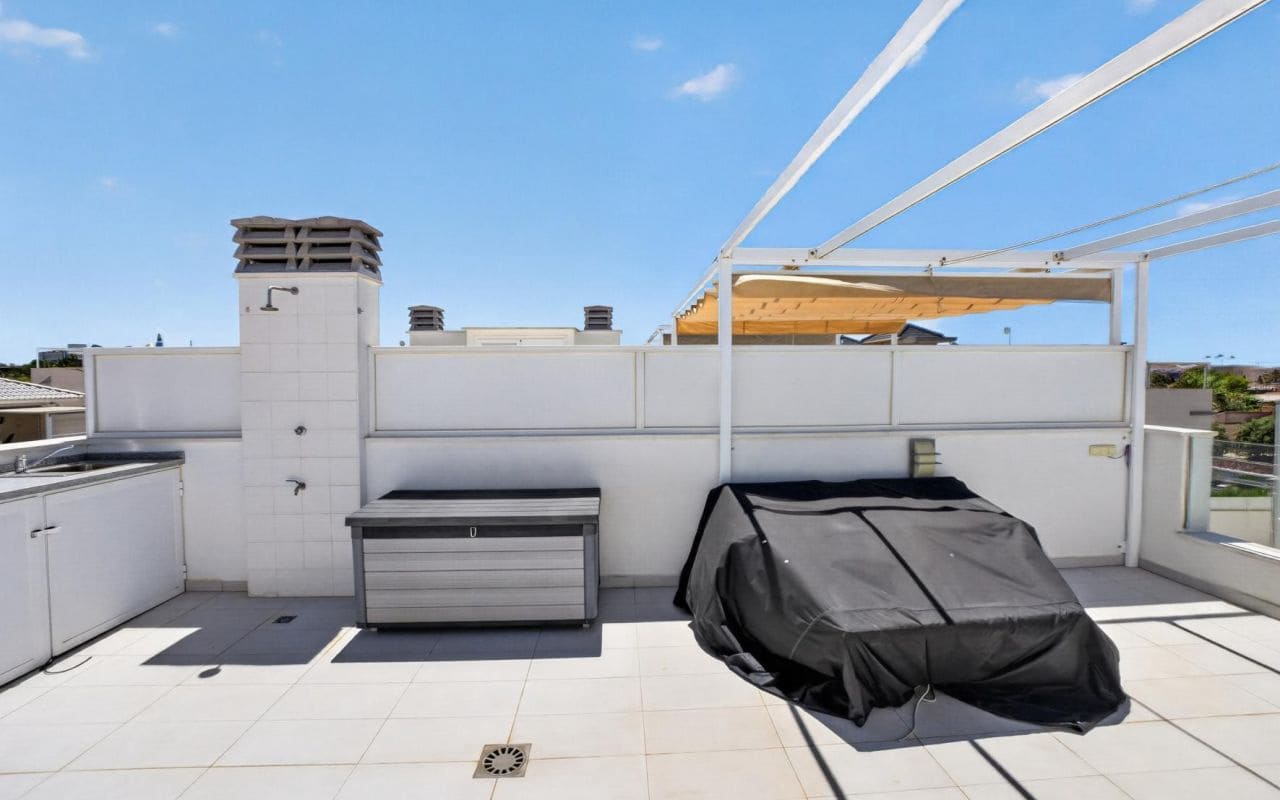 3 sypialnia Dom na sprzedaż w Torrevieja z basenem - 323 000 € (Ref: 9953246)