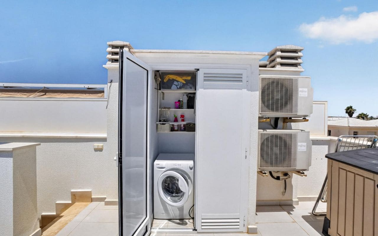 3 sypialnia Dom na sprzedaż w Torrevieja z basenem - 323 000 € (Ref: 9953246)