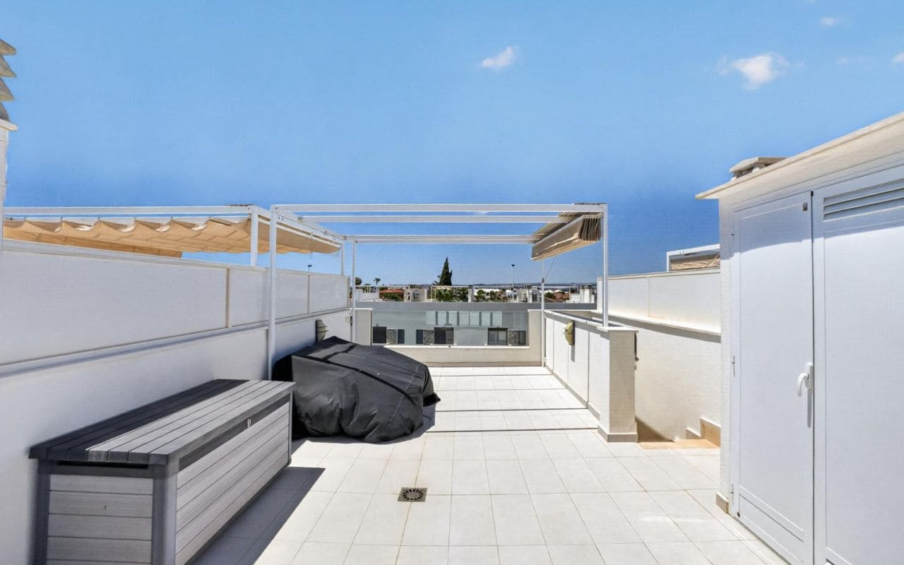 3 sypialnia Dom na sprzedaż w Torrevieja z basenem - 323 000 € (Ref: 9953246)